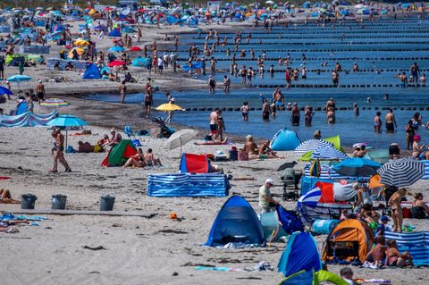 Im Sommer kommen die meisten Gäste nach Mecklenburg-Vorpommern, da locken die Strände. (Archivbild) Foto: Jens Büttner/dpa