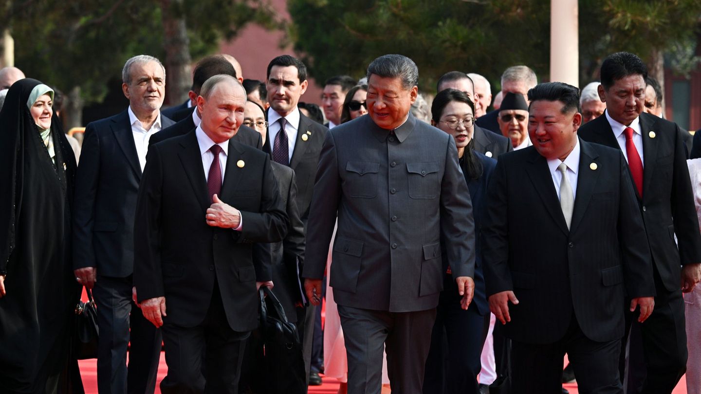 Military parade: China celebrates military parade in Beijing with Kim and Putin