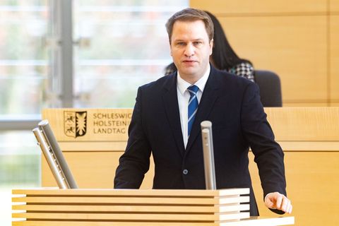 FDP-Fraktionschef Christopher Vogt warnt vor dem Stopfen von Haushaltslöchern durch Investitionsmittel. (Archivbild) Foto: Axel