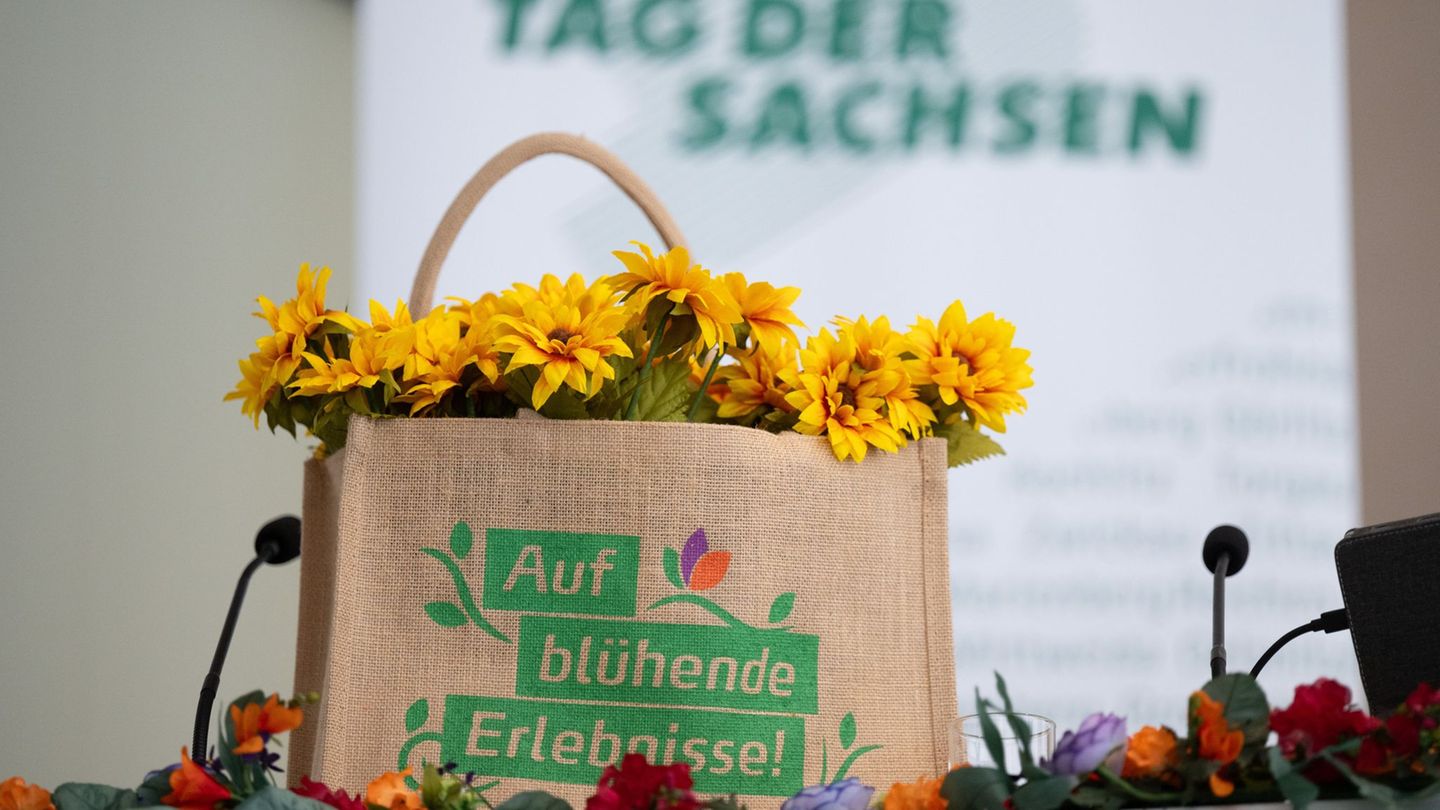 Volksfest-Tag-der-Sachsen-startet-mit-Regen-250-000-G-ste-erwartet