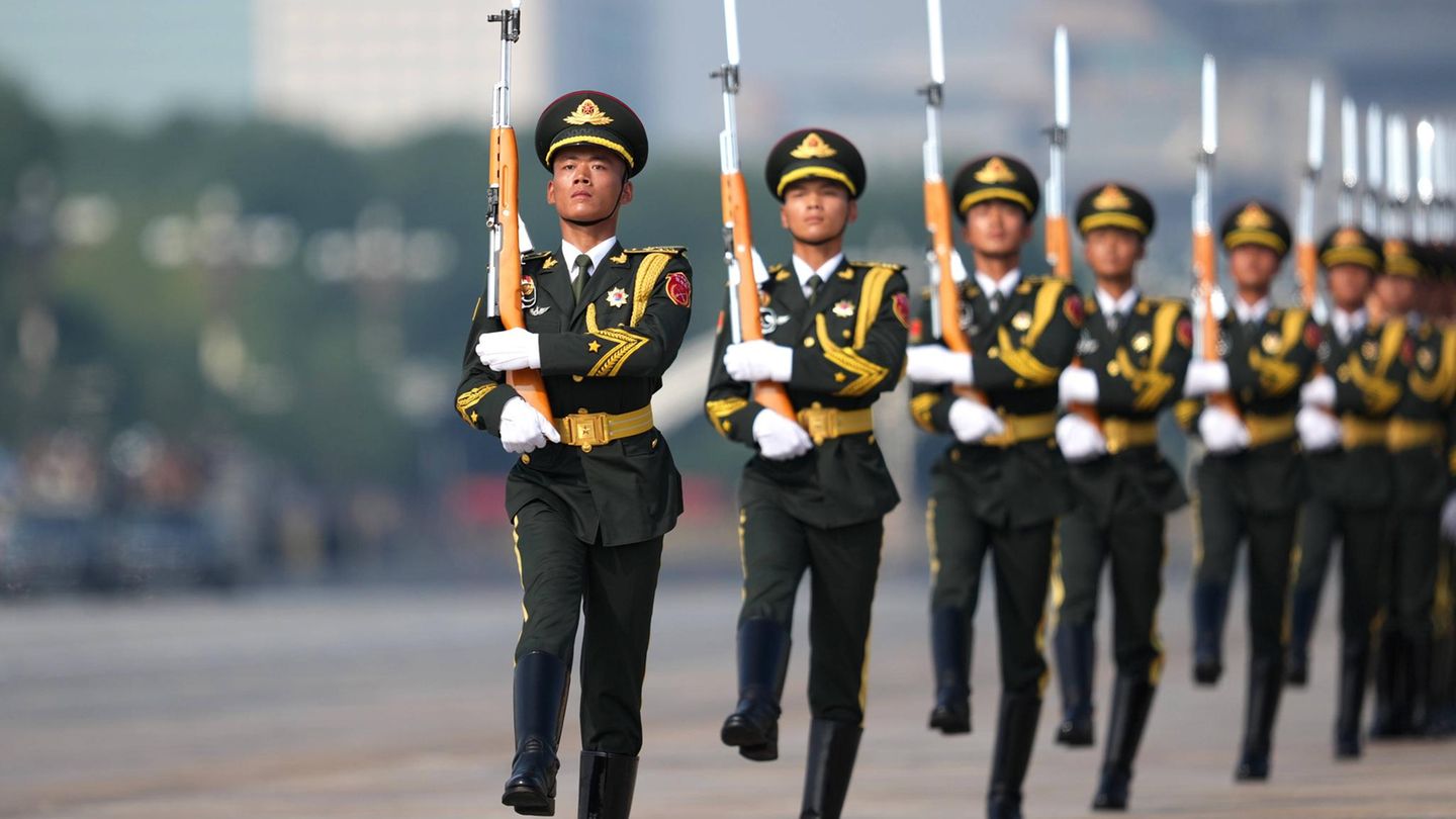 China Peking Parade