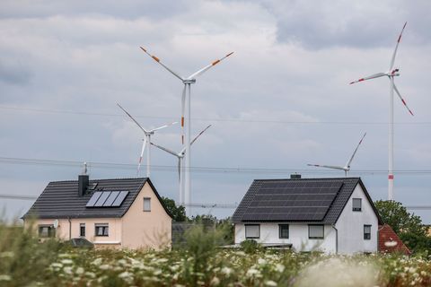 Die Gemeinden in Sachsen sollen künftig mehr am Betrieb von Windkraftanlagen verdienen. (Archivbild) Foto: Jan Woitas/dpa