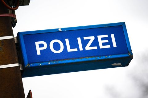 Unbekannter verletzt Katze - nun ermittelt die Polizei. (Symbolbild) Foto: Sina Schuldt/dpa