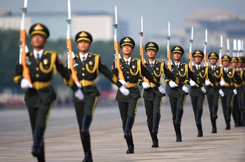 Xi fährt riesige Militärparade vor Putin und Kim auf