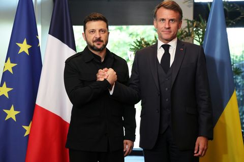 Macron (r.) und Selenskyj im Juni in Den Haag