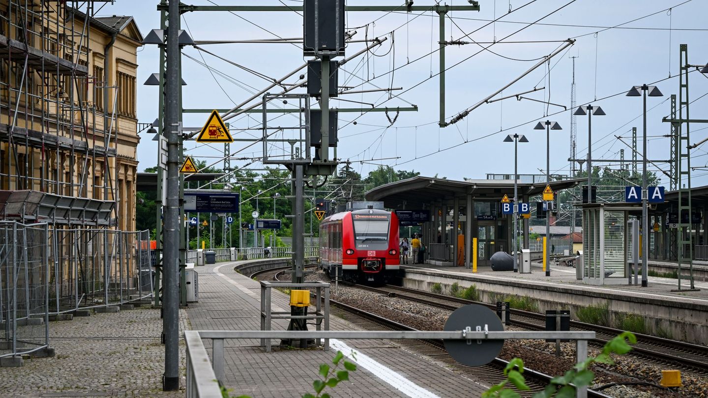 Am Bahnhof Wittenberge sollen ab 2028 mehr Züge fahren. (Archivbild) Foto: Jens Kalaene/dpa