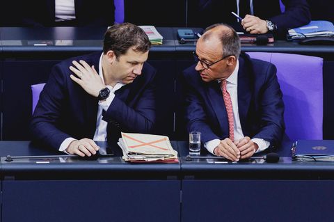 Vizekanzler Lars Klingbeil (l., SPD) und Kanzler Friedrich Merz (CDU)