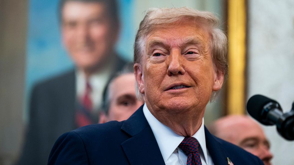 Donald Trump Trump antwortet auf wilde Gerüchte, er sei tot