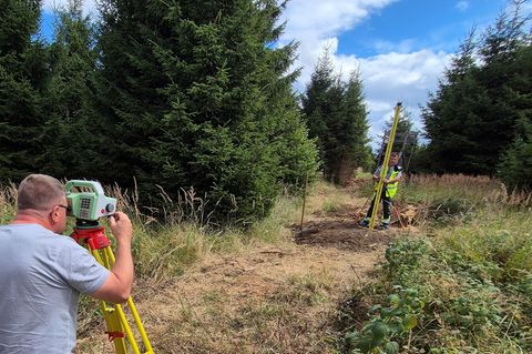 Jeder Millimeter zählt - auch für einen Berg. Foto: -/Hessischen Verwaltung für Bodenmanagement und Geoinformation/dpa