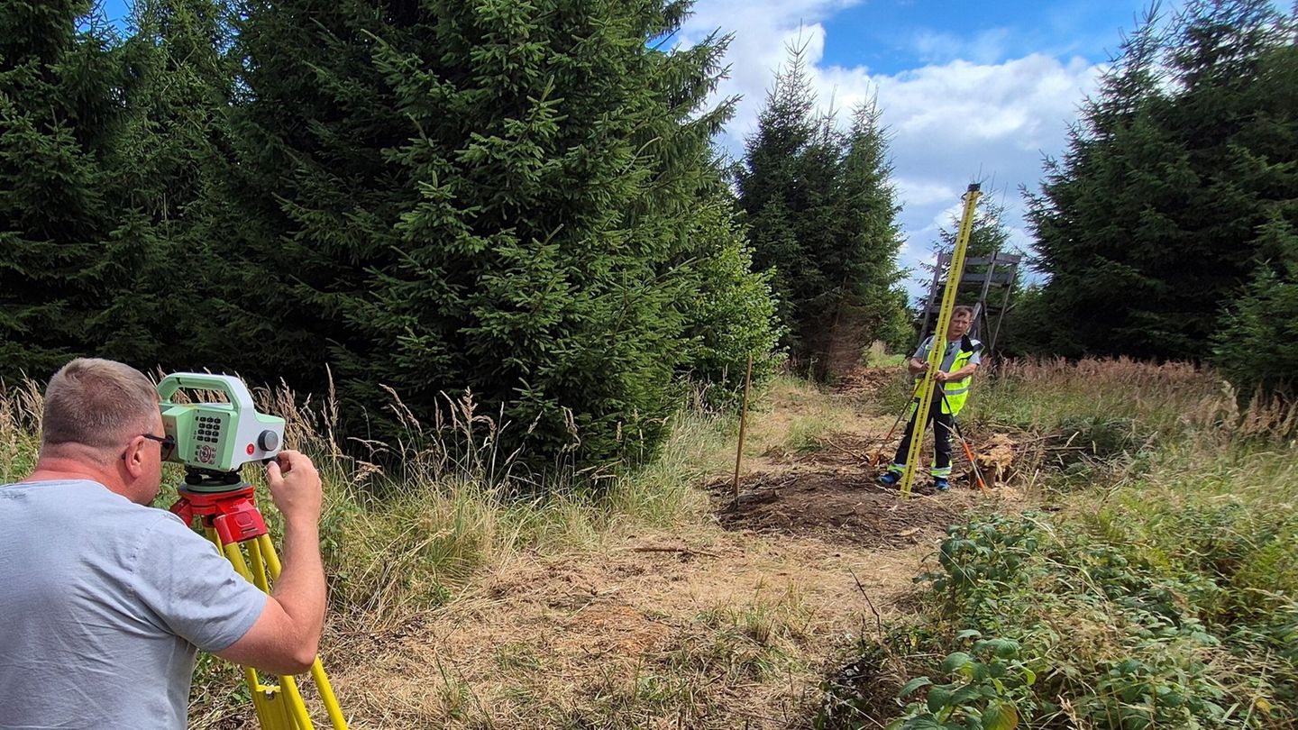 Jeder Millimeter zählt - auch für einen Berg. Foto: -/Hessischen Verwaltung für Bodenmanagement und Geoinformation/dpa