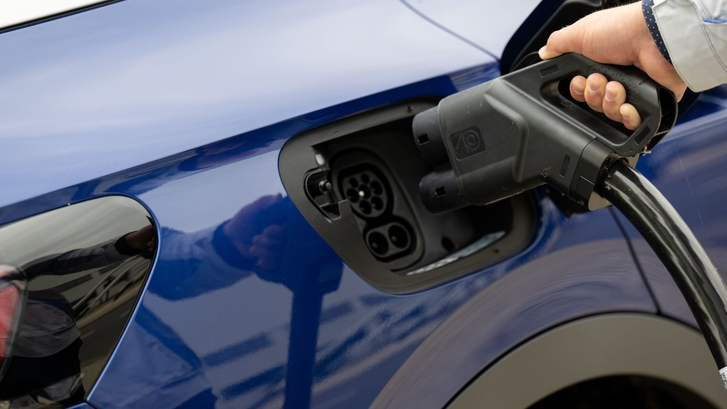 Electromobility: significantly more e-cars approved