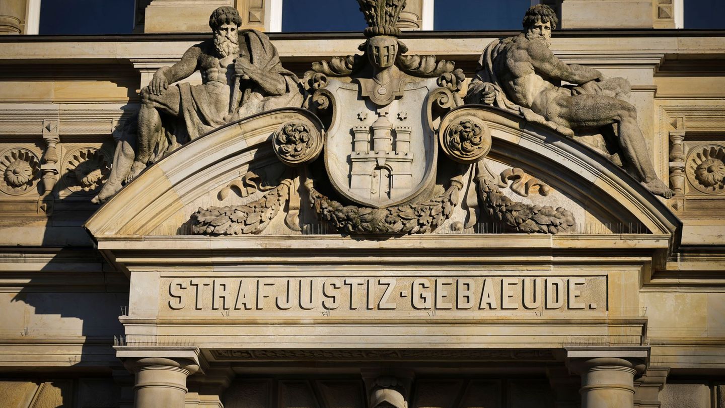 Eine Kosmetikerin behandelte Kundinnen mit Hyaluronsäure - ohne über eine entsprechende Zulassung zu verfügen. (Symbolbild) Foto