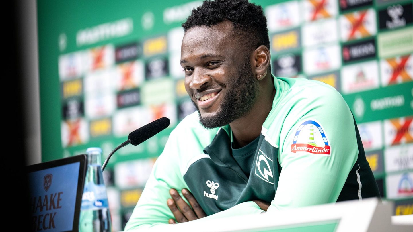Werder-Zugang Victor Boniface bei seiner Vorstellung. Foto: Sina Schuldt/dpa
