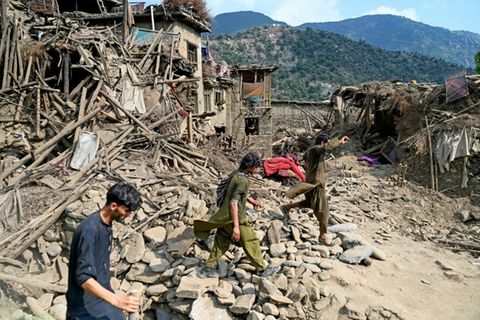 Zerstörtes Bergdorf im Osten Afghanistans