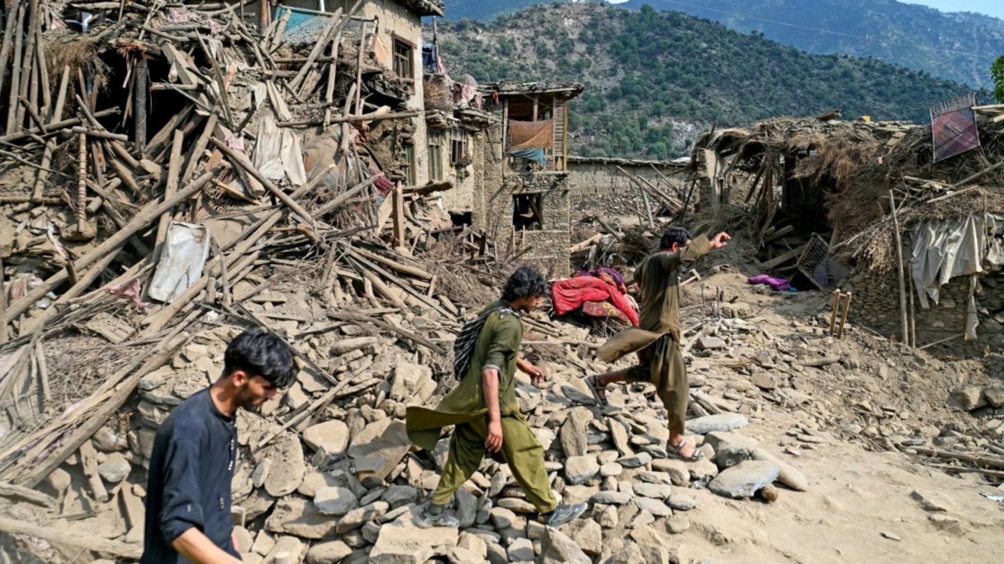 Zerstörtes Bergdorf im Osten Afghanistans