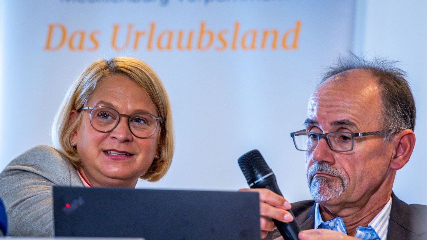 Tourismusverbandspräsidentin Birgit Hesse und Wirtschaftsminister Wolfgang Blank (parteilos) sehen den Tourismus in MV auf gutem