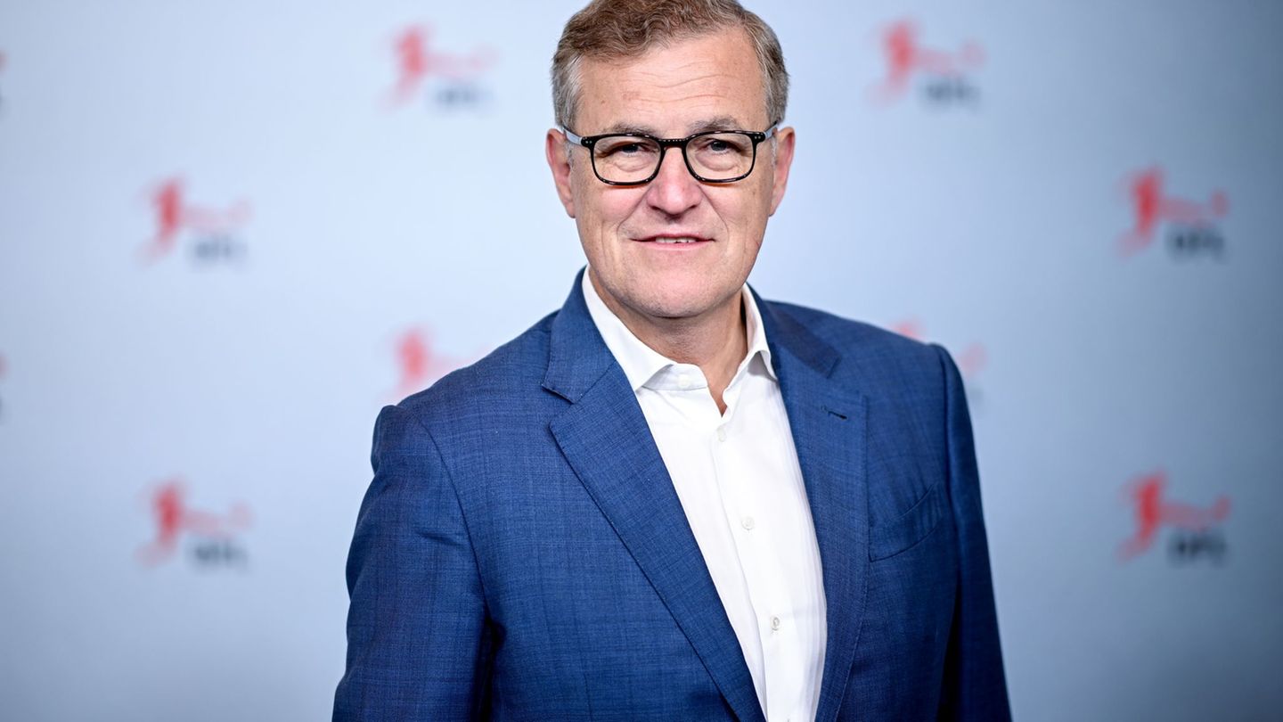 Äußert sich nach Spekulationen über Sportvorstand Max Eberl: Bayern-Chef Jan-Christian Dreesen. Foto: Britta Pedersen/dpa