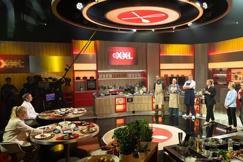 "Die Küchenschlacht XXL" mit Gastjurorin Andrea Kiewel (l.).