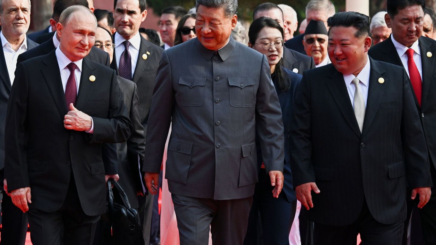 Meeting heads: Putin and XI philosophize about eternal life