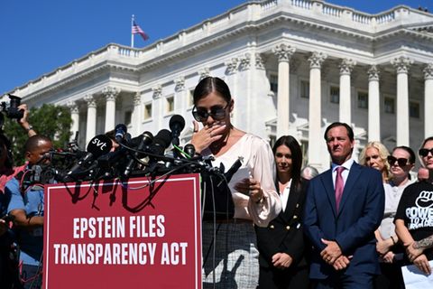 Epstein-Anklägerin Marina Lacerda vor dem US-Kapitol