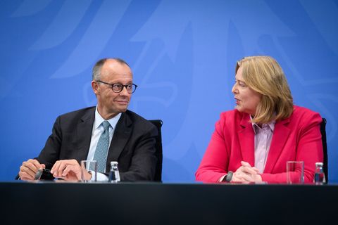 Merz und Bas haben sich nach den Auseinandersetzungen der letzten Tage versöhnt. Foto: Bernd von Jutrczenka/dpa