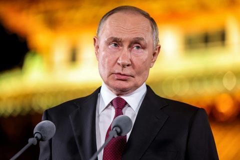 Wladimir Putin vor Journalisten in Peking