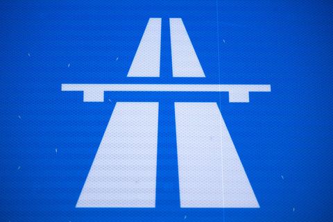 Noch mal rund 27 Millionen muss der Bund für die gescheiterte Pkw-Maut bezahlen. (Symbolbild) Foto: Hendrik Schmidt/dpa
