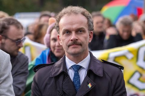 Zehn Jahre war Silvio Witt Oberbürgermeister von Neubrandenburg. Jetzt tritt er wieder als Künstler auf. (Archivbild) Foto: Stef