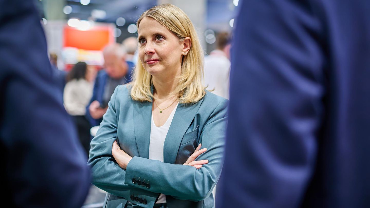 Bundesministerin für Wohnen, Stadtentwicklung und Bauwesen, Verena Hubertz, auf dem Parteitag der SPD     