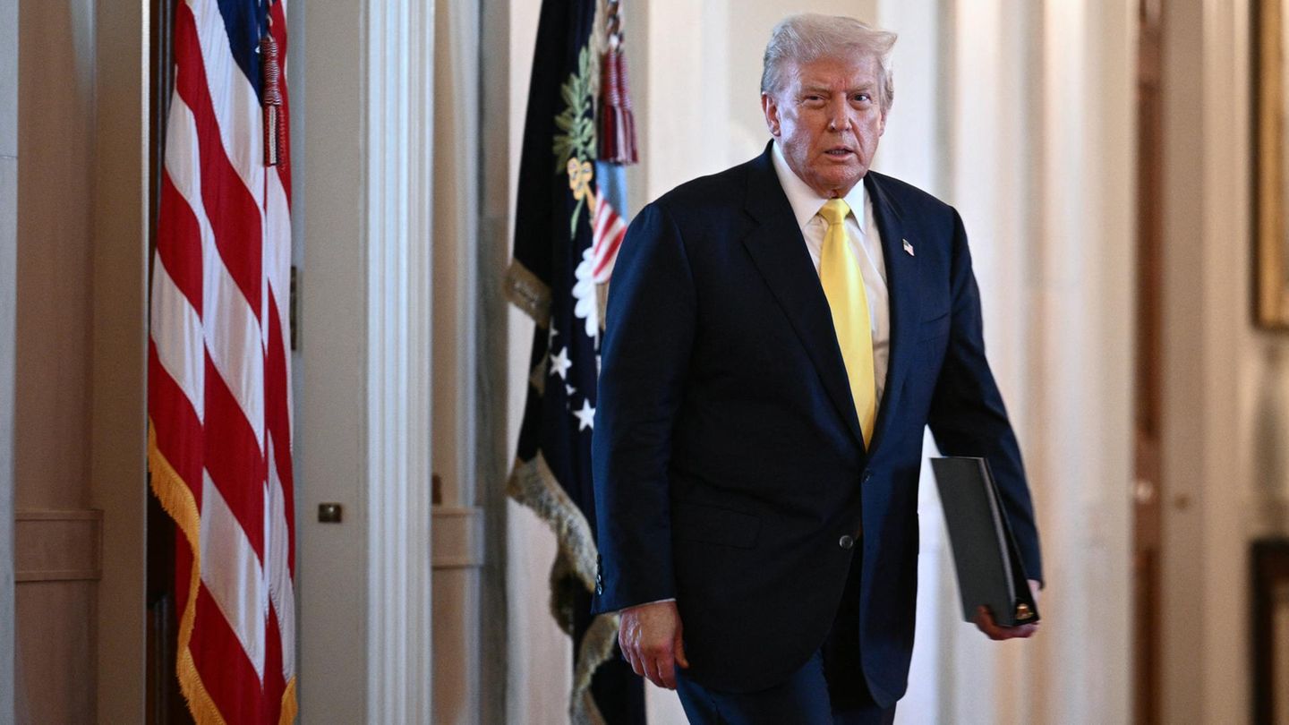 Donald Trump trifft im Weißen Haus ein Donald Trump trifft im Weißen Haus ein
