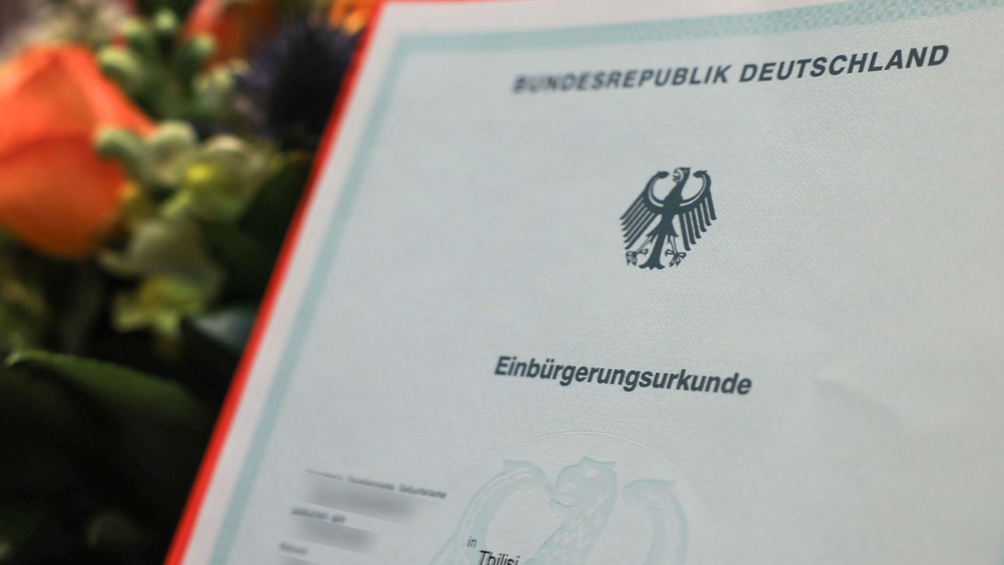 Für Zigtausende Syrer ist die Einbürgerung in Nordrhein-Westfalen ein Ausweg aus einer unsicheren Zukunft in ihrer Heimat. (Symb