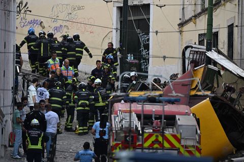 Unfallstelle der entgleisten Standseilbahn in Lissabon