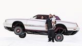 Weißer Lowrider mit Familie
