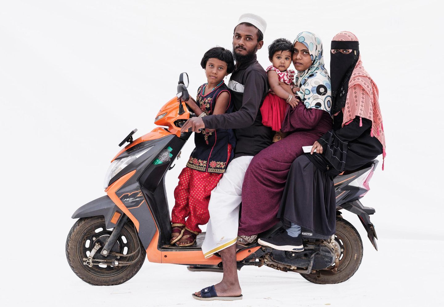 Indische Familie auf einem Roller