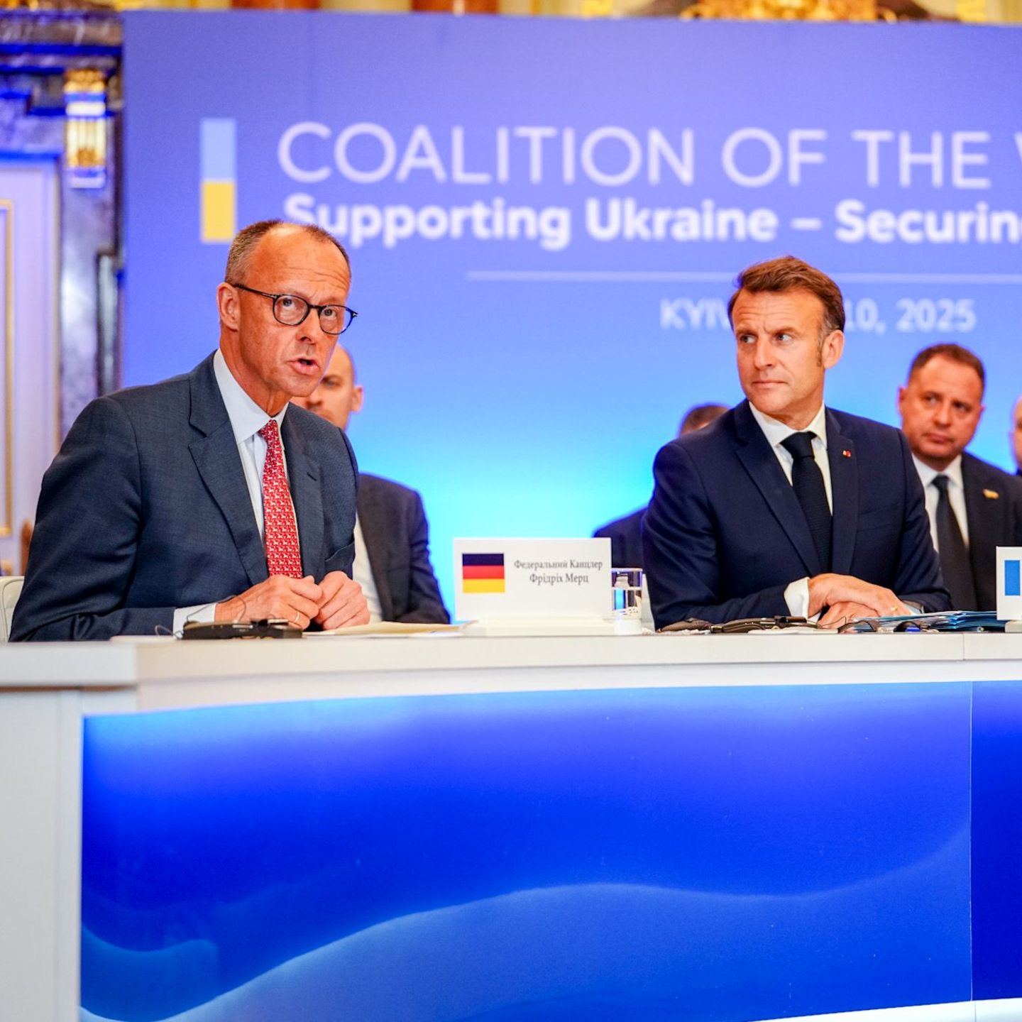 Doppeltes Spiel: Bundeskanzler Friedrich Merz (l.) mit Frankreichs Präsident Emmanuel Macron und dem ukrainischen Präsidenten Wolodymyr Selenskyj