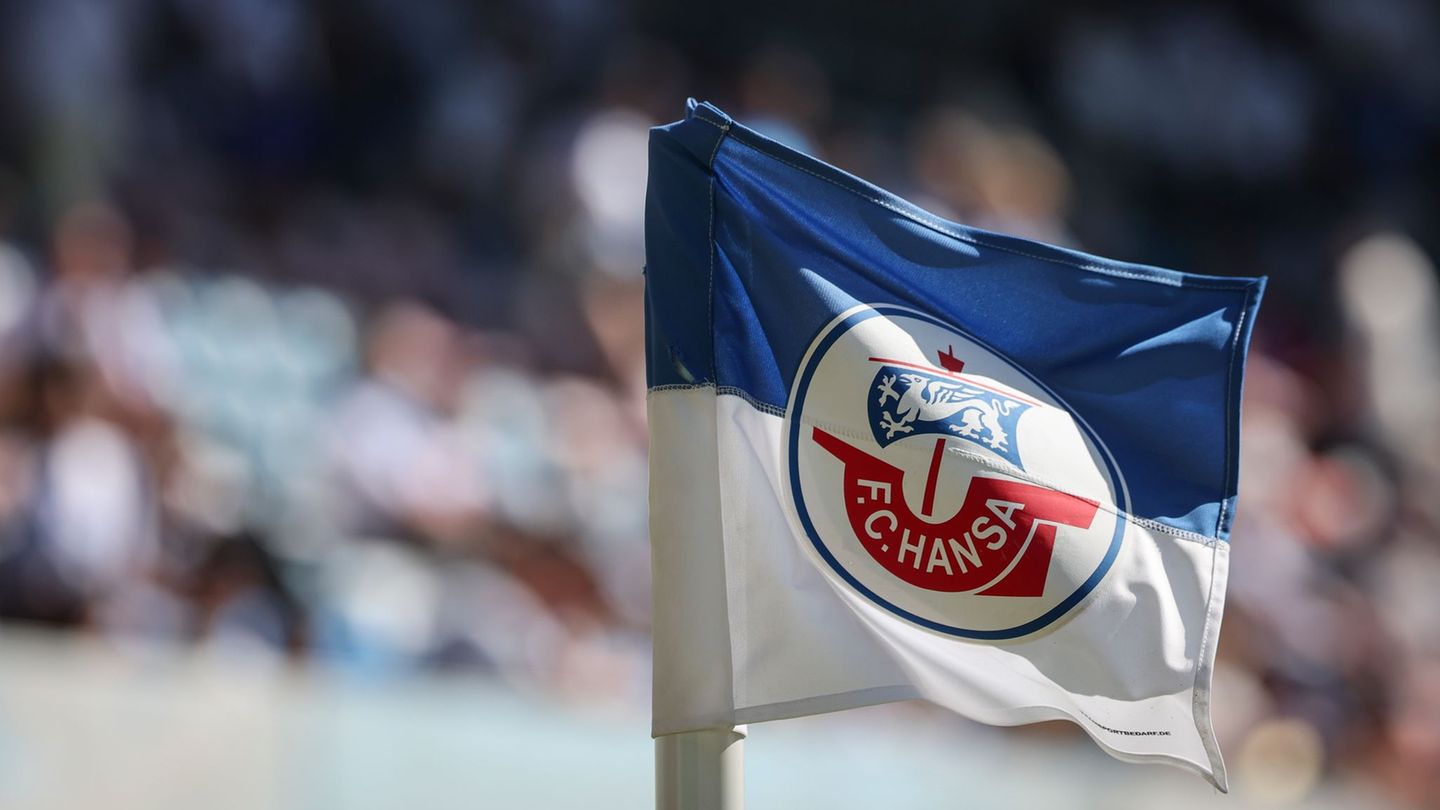 Hansa Rostock wartet noch auf eine FIFA-Bestätigung. Foto: Christian Charisius/dpa