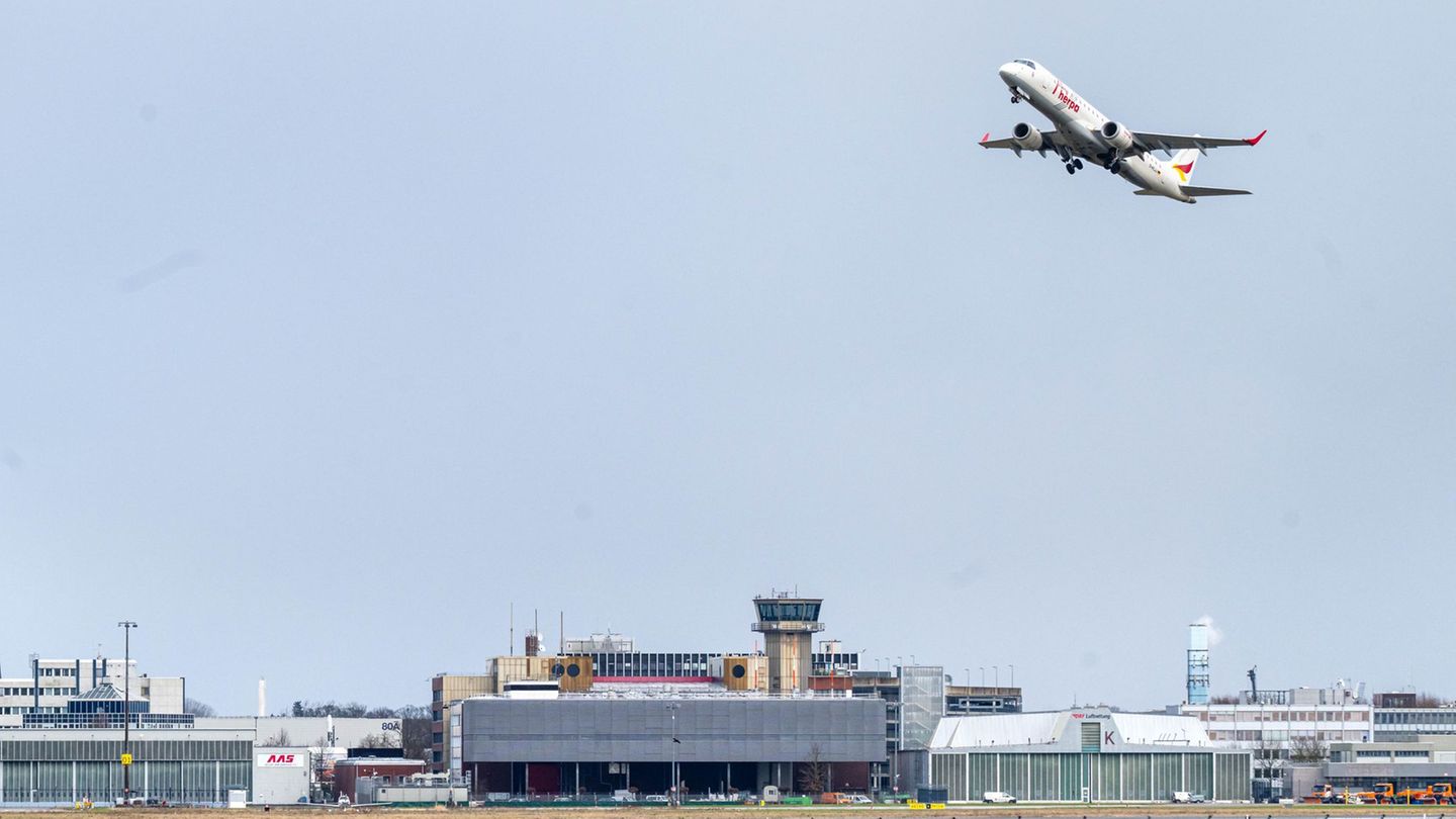 Der Fluggast wollte von Bremen aus verreisen. (Archivbild) Foto: Sina Schuldt/dpa