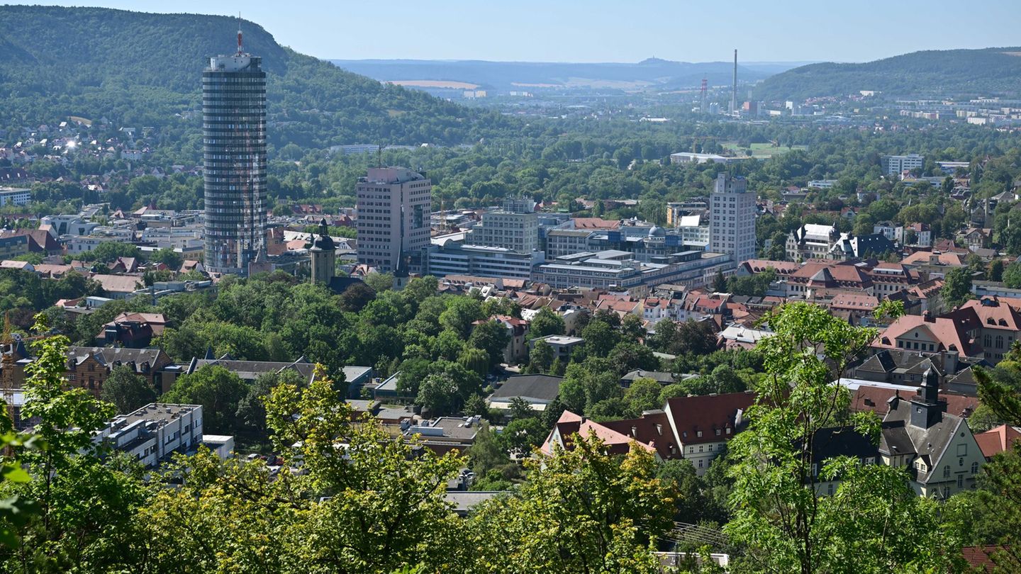 In Jena ist baureifes Land besonders teuer. (Archivbild) Foto: Martin Schutt/dpa