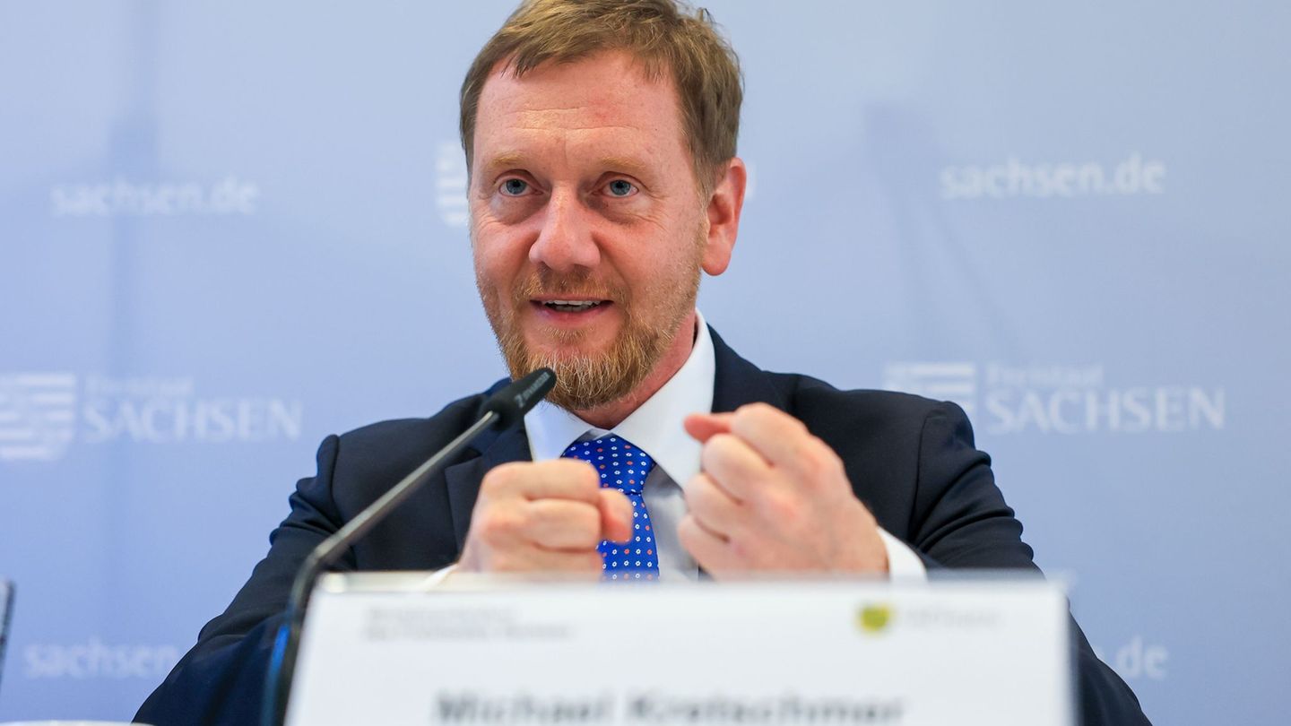 Wegen einer auf Facebook geposteten Drohung gegen Ministerpräsident Kretschmer muss sich ein 59-Jähriger im September vor Gerich