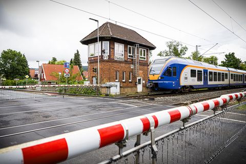 Der Bahnhof Friedland in Südniedersachsen: Hier starb am 11. August eine Jugendliche. (Archivbild) Foto: Moritz Frankenberg/dpa