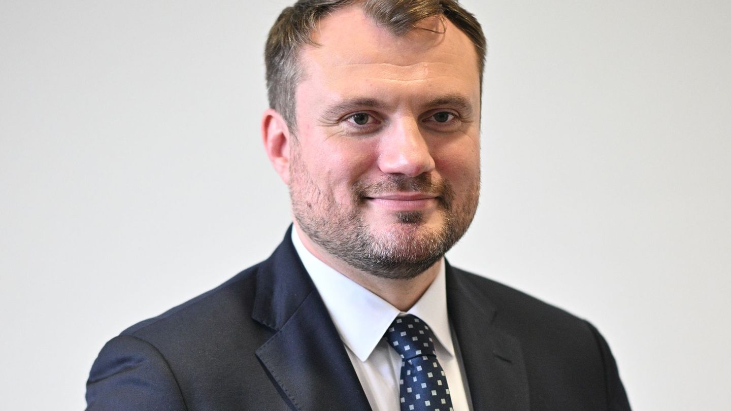 Brandenburgs Wirtschaftsminister Daniel Keller (SPD) wirbt mit einer neuen Kampagne für Zuzüge aus Westdeutschland. (Archivbild)