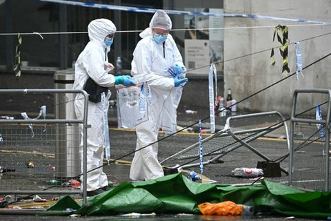 Einsatzkräfte am Tatort in Liverpool im Mai
