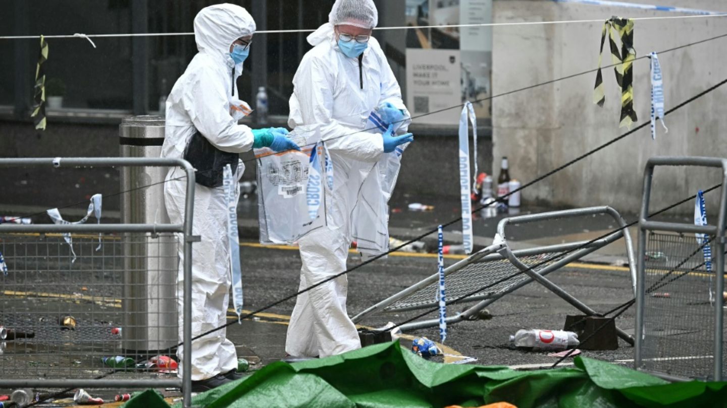 Einsatzkräfte am Tatort in Liverpool im Mai