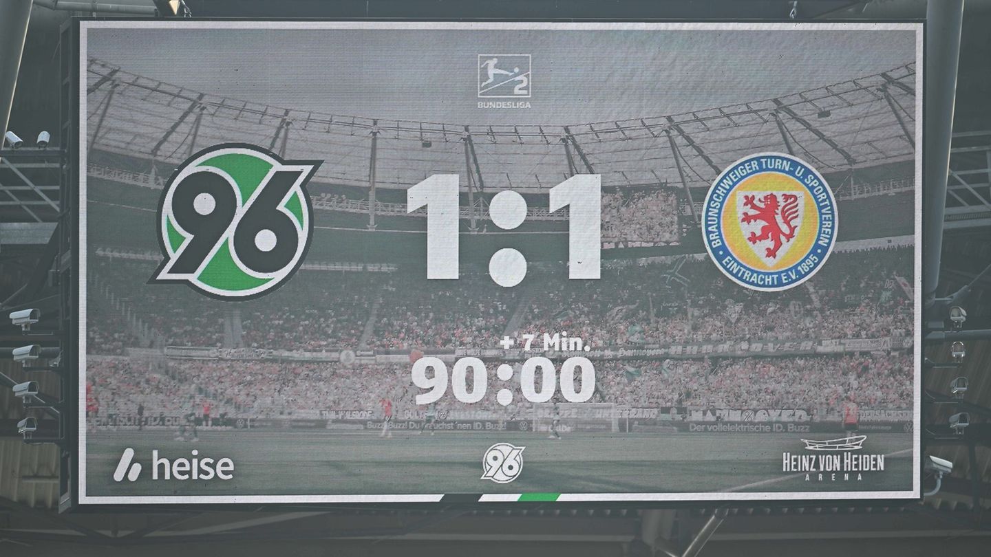 Das letzte Derby zwischen Hannover und Braunschweig endete mit einem 1:1 im Niedersachsenstadion Foto: Swen Pförtner/dpa