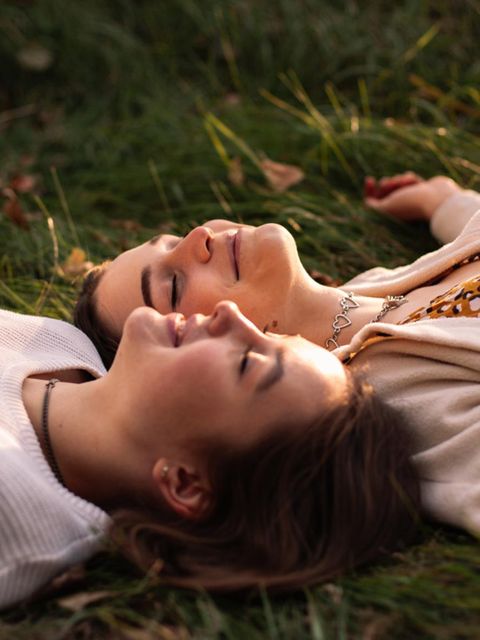 Worauf ruht nur das Geheimnis ewig währender Liebe und langer Beziehungen? Drei Paarpsychologinnen haben da so ihre Ideen