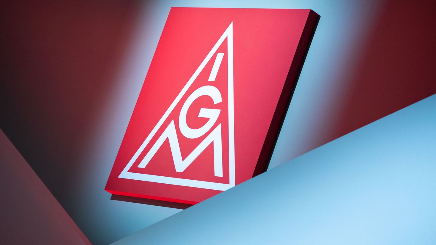 Die IG Metall kritisiert die Schließung des Rohrwerks Maxhütte. (Symbolbild) Foto: Daniel Karmann/dpa