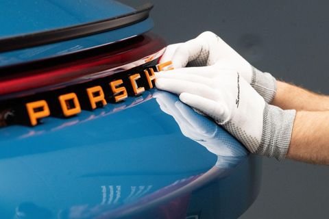 Der Autobauer ist ein Sinnbild der Krise, die Aktie flog aus dem Dax
