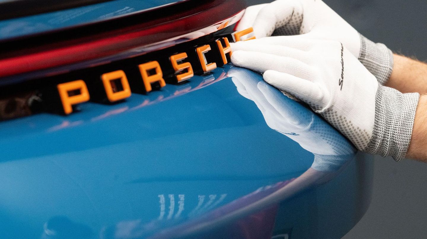 Meinung: Der Autobauer ist ein Sinnbild der Krise, die Aktie flog aus dem Dax Der Autobauer ist ein Sinnbild der Krise, die Aktie flog aus dem Dax