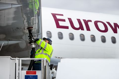 Am Düsseldorfer Flughafen soll ab 2028 eine neue Produktionsanlage nachhaltigen Flugkraftstoff aus CO2 herstellen, das zuvor der