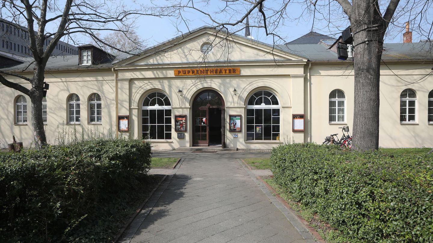 Nach der Sanierung öffnet das Geraer Puppentheater seine Tore (Archiv). Foto: Bodo Schackow/ZB/dpa
